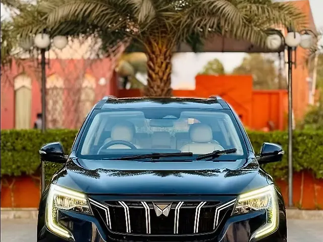 Used 2022 Mahindra XUV700 in Surat