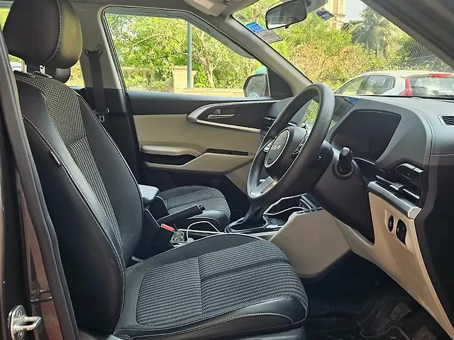 Used Kia Carens [2022-2023] Prestige Plus 1.4 Petrol MT 7 STR in Thane