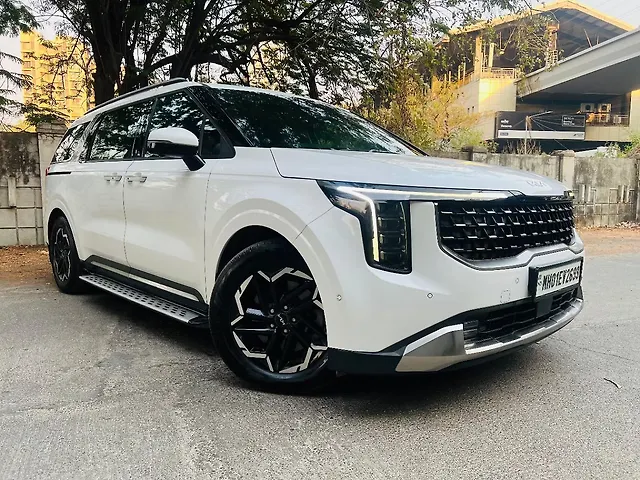 Used 2025 Kia Carnival in Mumbai