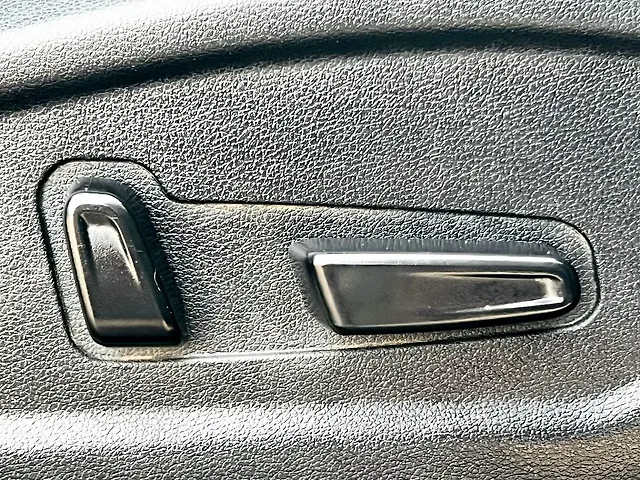 Used Hyundai Alcazar [2021-2023] Signature 6 STR 1.5 Diesel in Ahmedabad