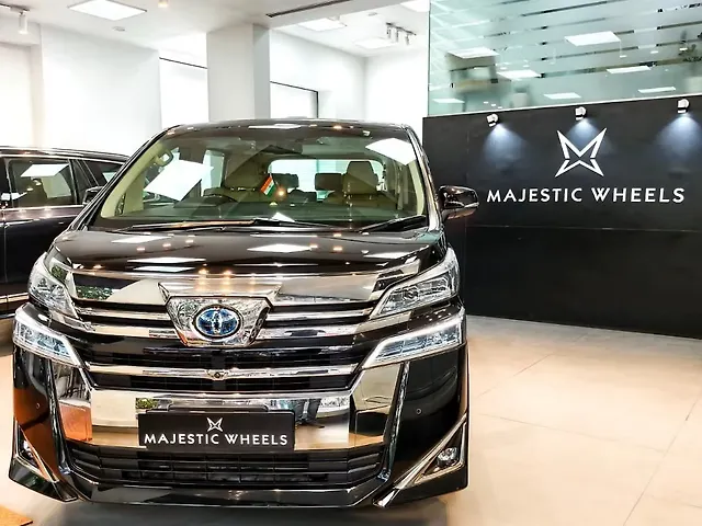 Used 2022 Toyota Vellfire in Pune