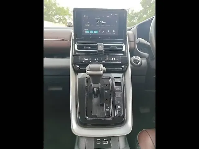 Used Toyota Innova Hycross VX (O) Hybrid (Electric + Petrol) Automatic (e-CVT) 8 STR in Lucknow