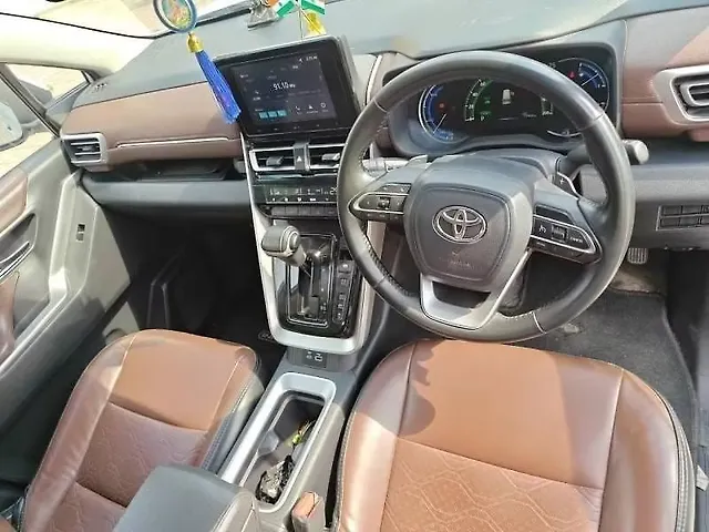 Used Toyota Innova Hycross VX (O) Hybrid (Electric + Petrol) Automatic (e-CVT) 8 STR in Lucknow