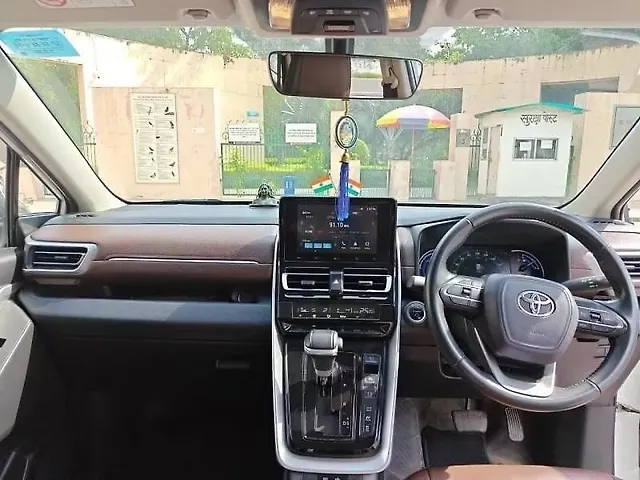 Used Toyota Innova Hycross VX (O) Hybrid (Electric + Petrol) Automatic (e-CVT) 8 STR in Lucknow