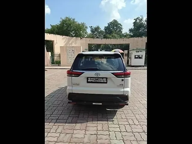 Used Toyota Innova Hycross VX (O) Hybrid (Electric + Petrol) Automatic (e-CVT) 8 STR in Lucknow