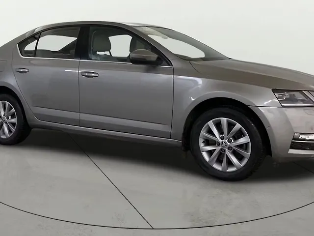 Used 2019 Skoda Octavia in Delhi