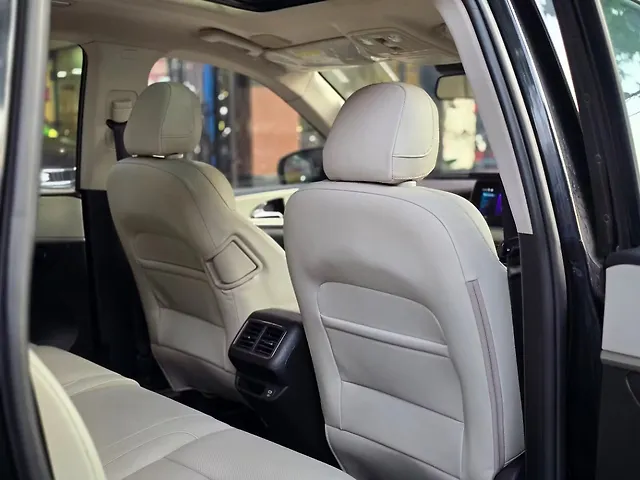 Used Mahindra Old Generation XUV700 AX7 Luxury Pack 2WD Diesel 2.2L Turbo Automatic 7 STR in Kolkata