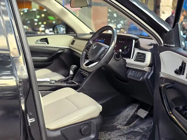 Used Mahindra Old Generation XUV700 AX7 Luxury Pack 2WD Diesel 2.2L Turbo Automatic 7 STR in Kolkata