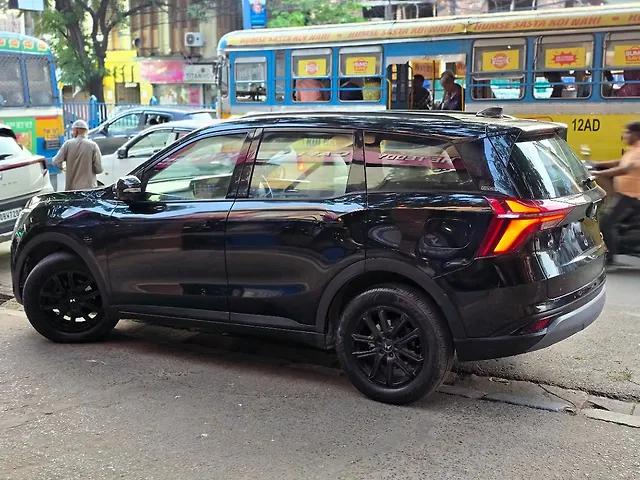 Used Mahindra Old Generation XUV700 AX7 Luxury Pack 2WD Diesel 2.2L Turbo Automatic 7 STR in Kolkata