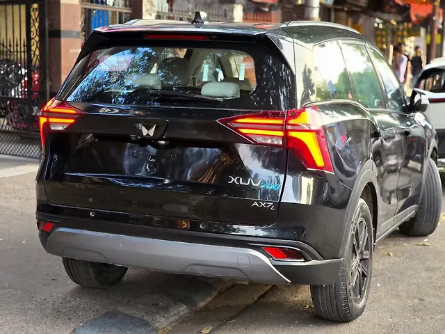 Used Mahindra Old Generation XUV700 AX7 Luxury Pack 2WD Diesel 2.2L Turbo Automatic 7 STR in Kolkata