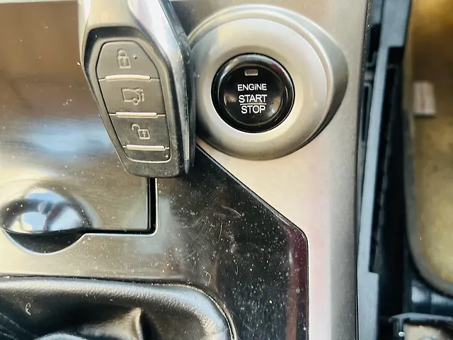 Used Mahindra XUV500 W11 [2018-2020] in Surat