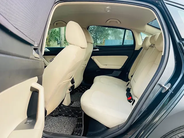 Used Volkswagen Virtus Highline Petrol 1.0L Turbo Automatic (TC) in Mumbai