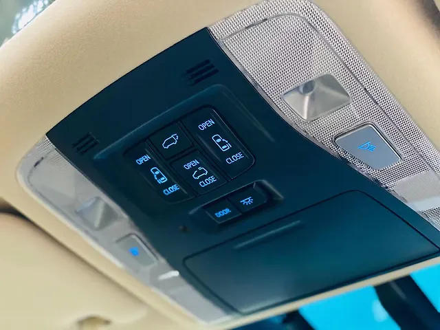 Used Toyota Vellfire VIP – Executive Lounge Hybrid (Electric + Petrol) Automatic in Delhi