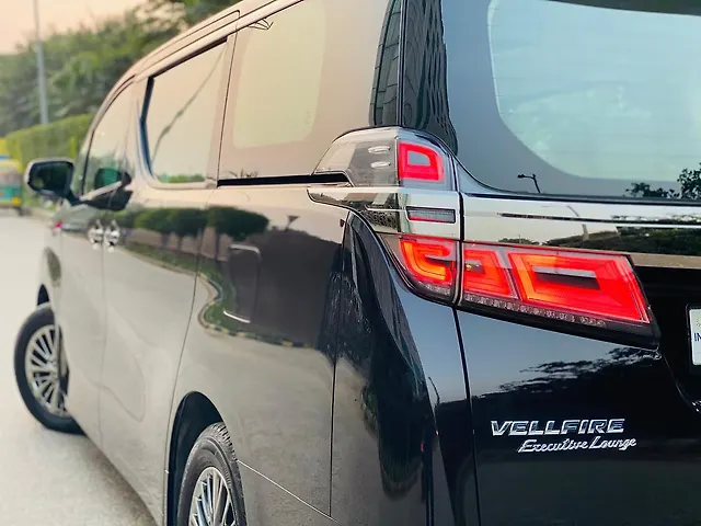 Used Toyota Vellfire VIP – Executive Lounge Hybrid (Electric + Petrol) Automatic in Delhi