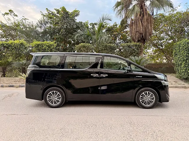 Used Toyota Vellfire VIP – Executive Lounge Hybrid (Electric + Petrol) Automatic in Delhi