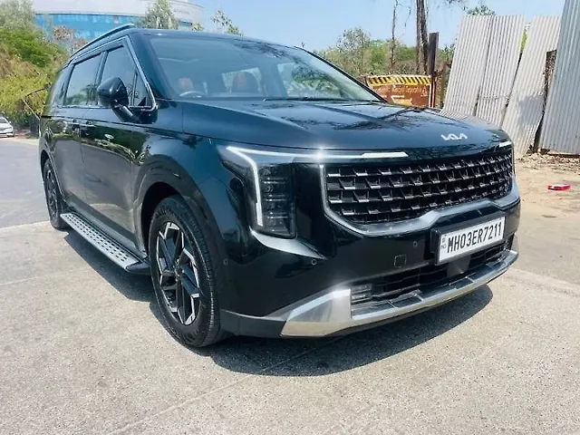 Used 2025 Kia Carnival in Mumbai
