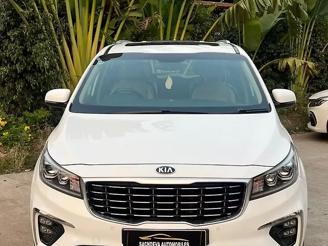 Used 2020 Kia Carnival in Indore