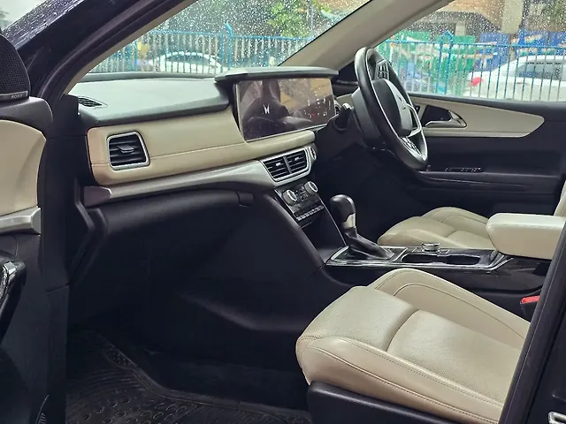 Used Mahindra Old Generation XUV700 AX 7 Petrol AT Luxury Pack 7 STR [2021] in Kolkata