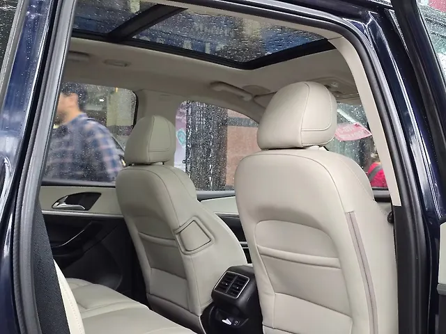 Used Mahindra Old Generation XUV700 AX 7 Petrol AT Luxury Pack 7 STR [2021] in Kolkata