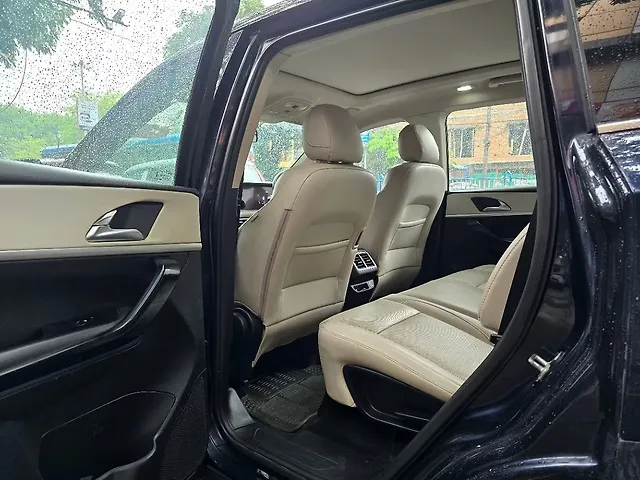 Used Mahindra Old Generation XUV700 AX 7 Petrol AT Luxury Pack 7 STR [2021] in Kolkata