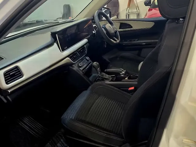 Used Mahindra Old Generation XUV700 AX5 2WD Diesel 2.2L Turbo Automatic 7 STR in Lucknow