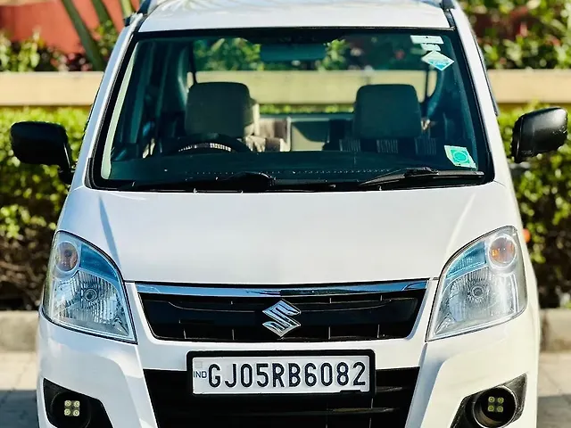Used 2017 Maruti Suzuki Wagon R in Surat