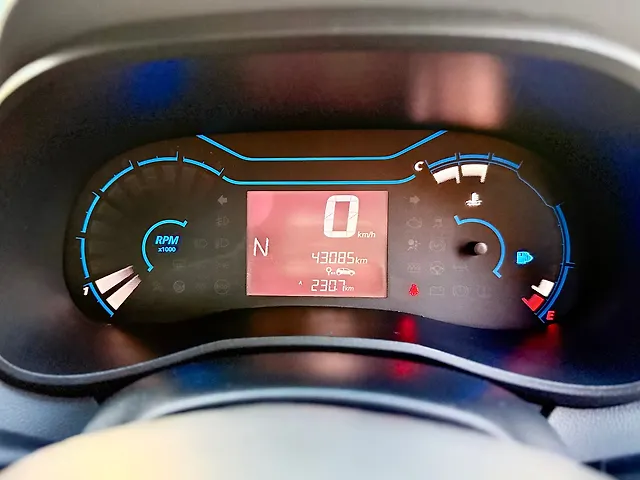 Used Renault Kwid [2019-2022] 1.0 RXT AMT Opt [2019-2020] in Surat
