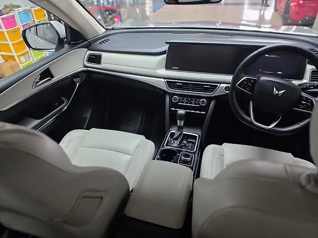 Used Mahindra Old Generation XUV700 AX7 Luxury Pack AWD Diesel 2.2L Turbo Automatic 7 STR in Bangalore Used Mahindra Old Generation XUV700 AX7 Luxury Pack AWD Diesel 2.2L Turbo Automatic 7 STR in Bangalore