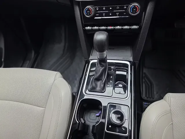 Used Mahindra Old Generation XUV700 AX7 Luxury Pack AWD Diesel 2.2L Turbo Automatic 7 STR in Bangalore Used Mahindra Old Generation XUV700 AX7 Luxury Pack AWD Diesel 2.2L Turbo Automatic 7 STR in Bangalore