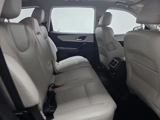 Used Mahindra Old Generation XUV700 AX7 Luxury Pack AWD Diesel 2.2L Turbo Automatic 7 STR in Bangalore Used Mahindra Old Generation XUV700 AX7 Luxury Pack AWD Diesel 2.2L Turbo Automatic 7 STR in Bangalore
