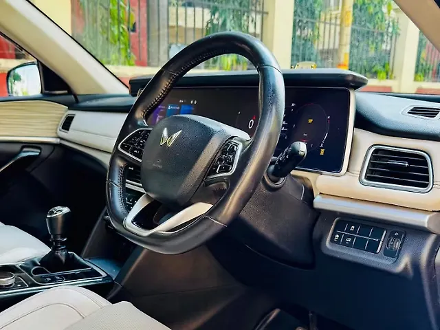 Used Mahindra Old Generation XUV700 AX7 Luxury Pack 2WD Diesel 2.2L Turbo Manual 7 STR in Agra Used Mahindra Old Generation XUV700 AX7 Luxury Pack 2WD Diesel 2.2L Turbo Manual 7 STR in Agra