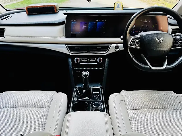 Used Mahindra Old Generation XUV700 AX7 Luxury Pack 2WD Diesel 2.2L Turbo Manual 7 STR in Agra Used Mahindra Old Generation XUV700 AX7 Luxury Pack 2WD Diesel 2.2L Turbo Manual 7 STR in Agra