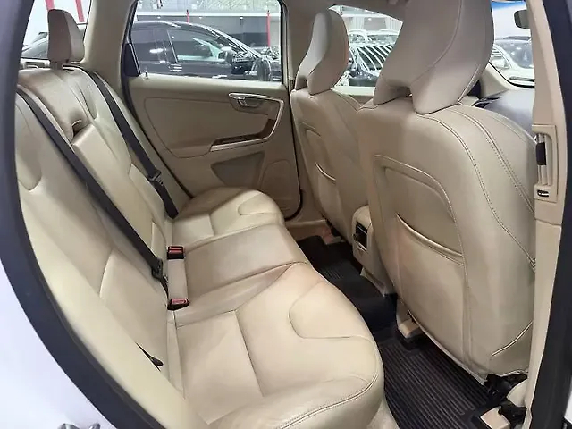 Used Volvo XC60 [2015-2017] Momentum in Hyderabad
