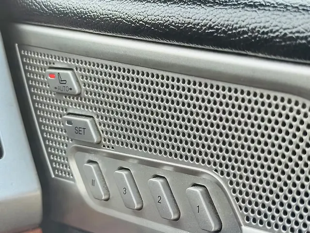 Used Mahindra Alturas G4 4WD AT in Surat