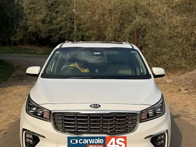 Used 2020 Kia Carnival in Pune