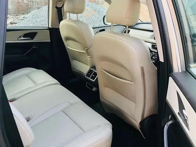 Used Mahindra Old Generation XUV700 AX 7 Diesel AT AWD Luxury Pack 7 STR [2021] in Lucknow