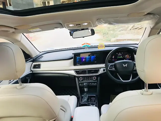 Used Mahindra Old Generation XUV700 AX 7 Diesel AT AWD Luxury Pack 7 STR [2021] in Lucknow