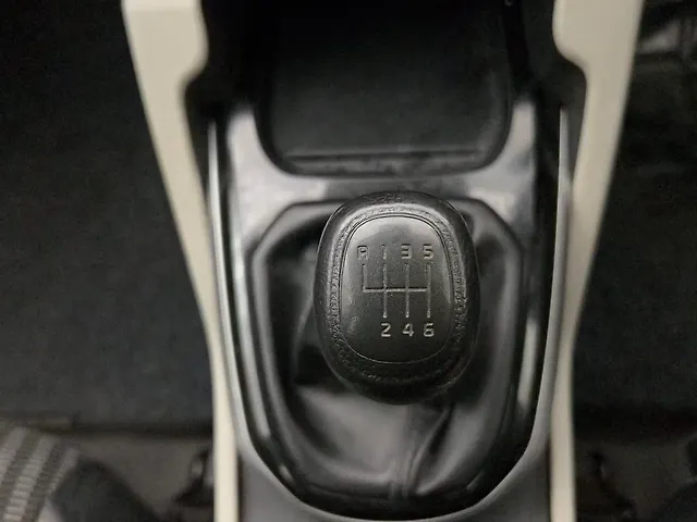 Used Kia Carens [2022-2023] Prestige Plus 1.4 Petrol MT 7 STR in Mumbai