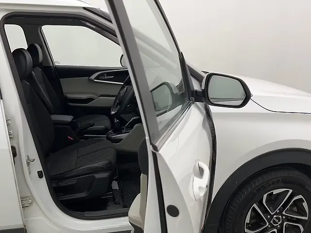 Used Kia Carens [2022-2023] Prestige Plus 1.4 Petrol MT 7 STR in Mumbai