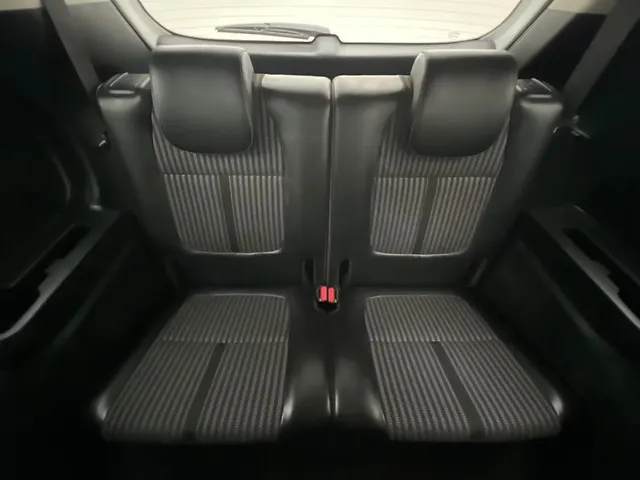 Used Kia Carens [2022-2023] Prestige Plus 1.4 Petrol MT 7 STR in Mumbai
