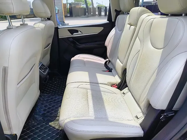 Used Mahindra Old Generation XUV700 AX 7 Diesel MT 7 STR [2023-2024] in Kolkata