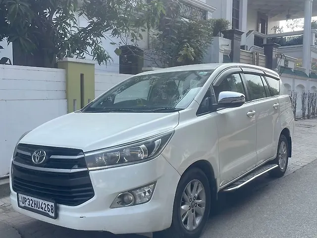 Used Toyota Innova Crysta [2016-2020] 2.4 G 7 STR [2016-2017] in Lucknow