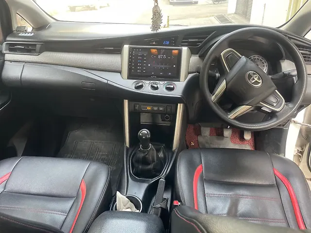 Used Toyota Innova Crysta [2016-2020] 2.4 G 7 STR [2016-2017] in Lucknow