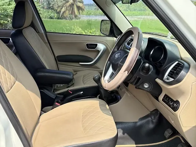 Used Mahindra TUV300 [2015-2019] T10 Dual Tone in Erode