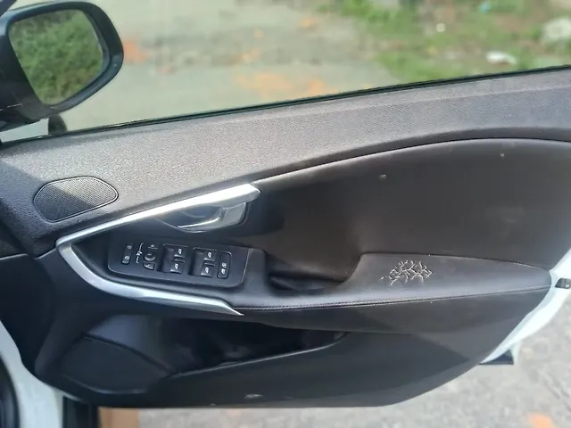 Used Volvo V40 [2016-2019] D3 R-Design in Siliguri