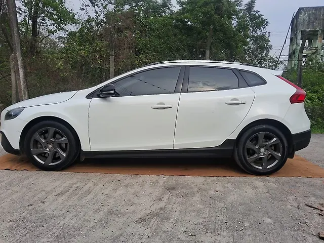 Used Volvo V40 [2016-2019] D3 R-Design in Siliguri