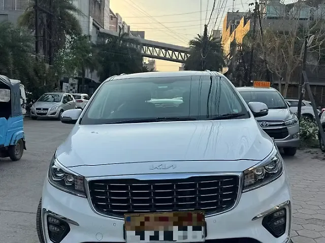 Used 2021 Kia Carnival in Indore