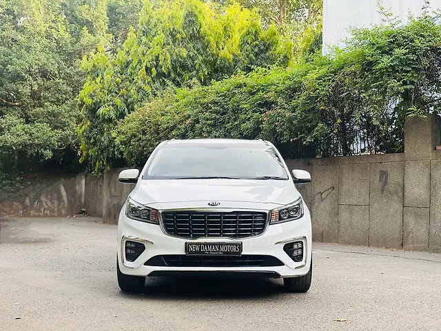 Used 2020 Kia Carnival in Delhi