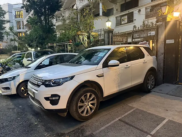 Used 2017 Land Rover Discovery in Delhi