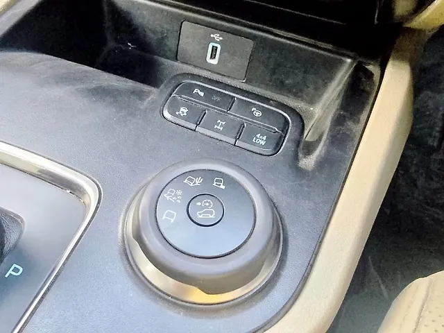 Used Ford Endeavour Titanium Plus 2.0 4x4 AT in Pune